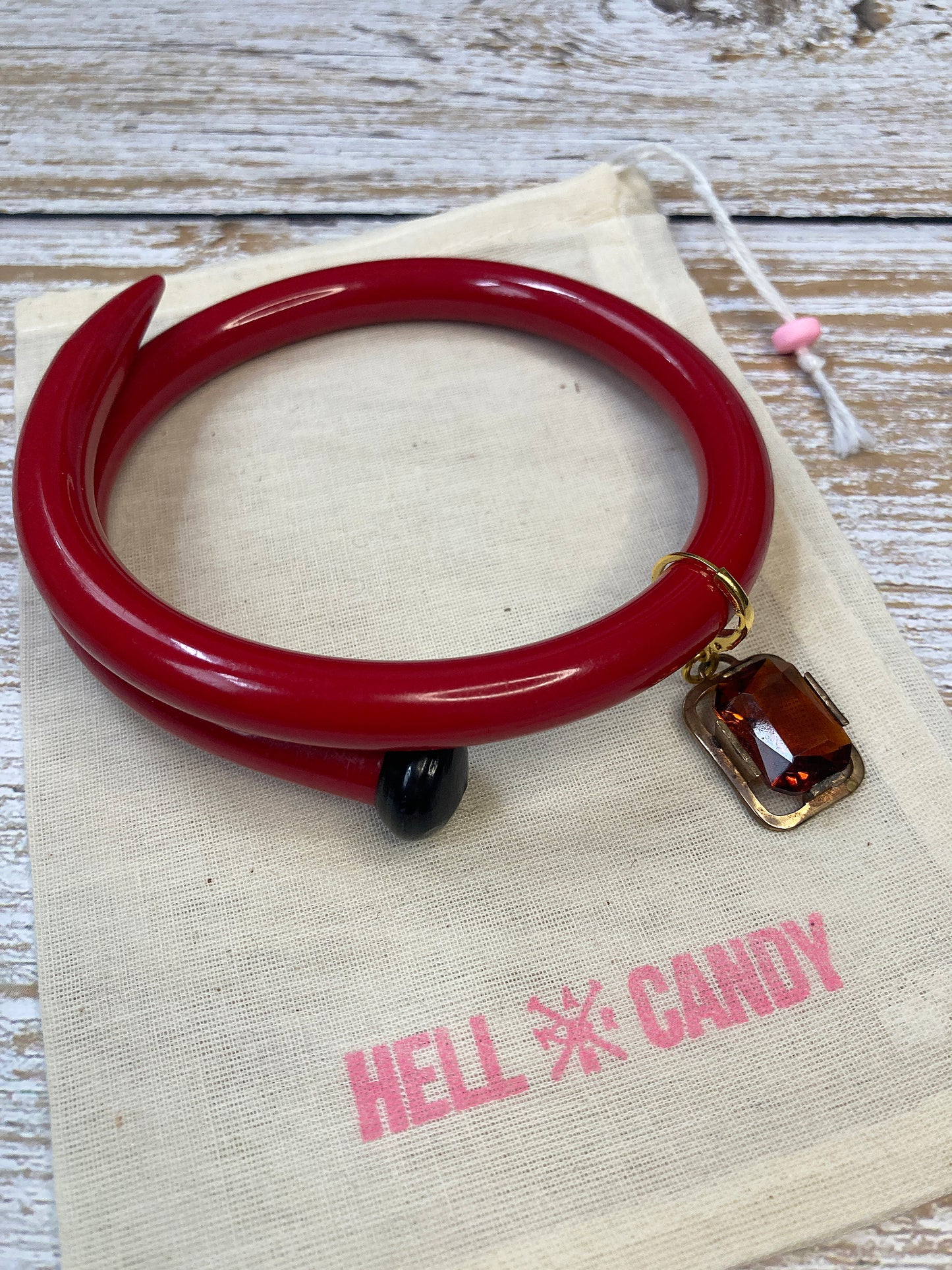 Hellcandy | Knitting Bangle - red with vintage glass charm