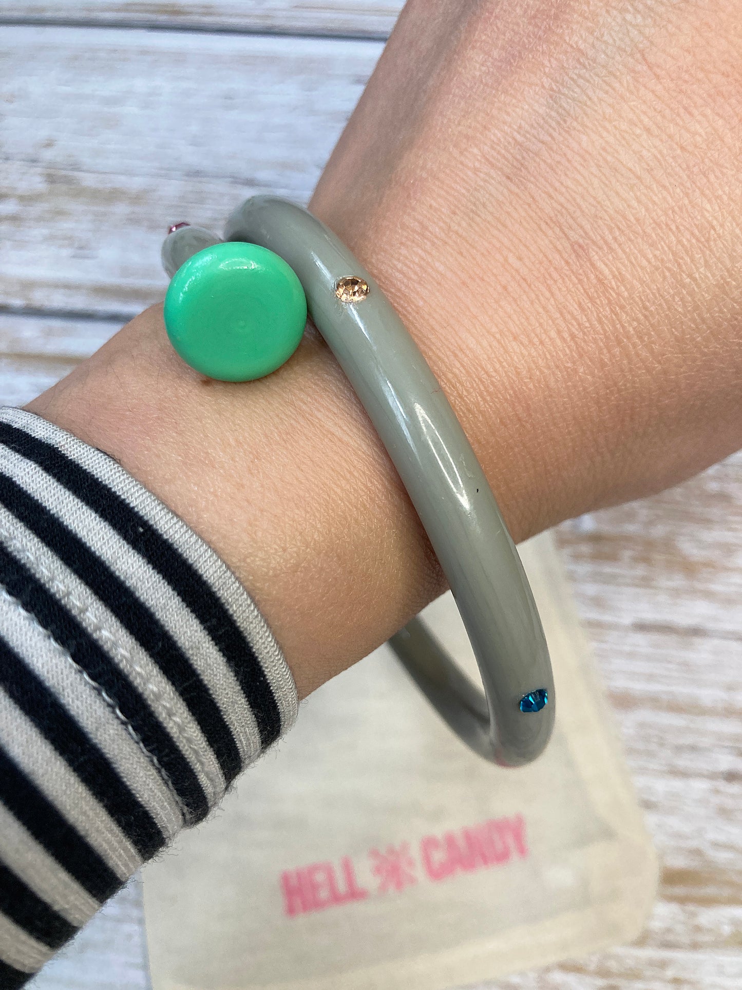 Hellcandy | Knitting Bangle - grey with rainbow rhinestones