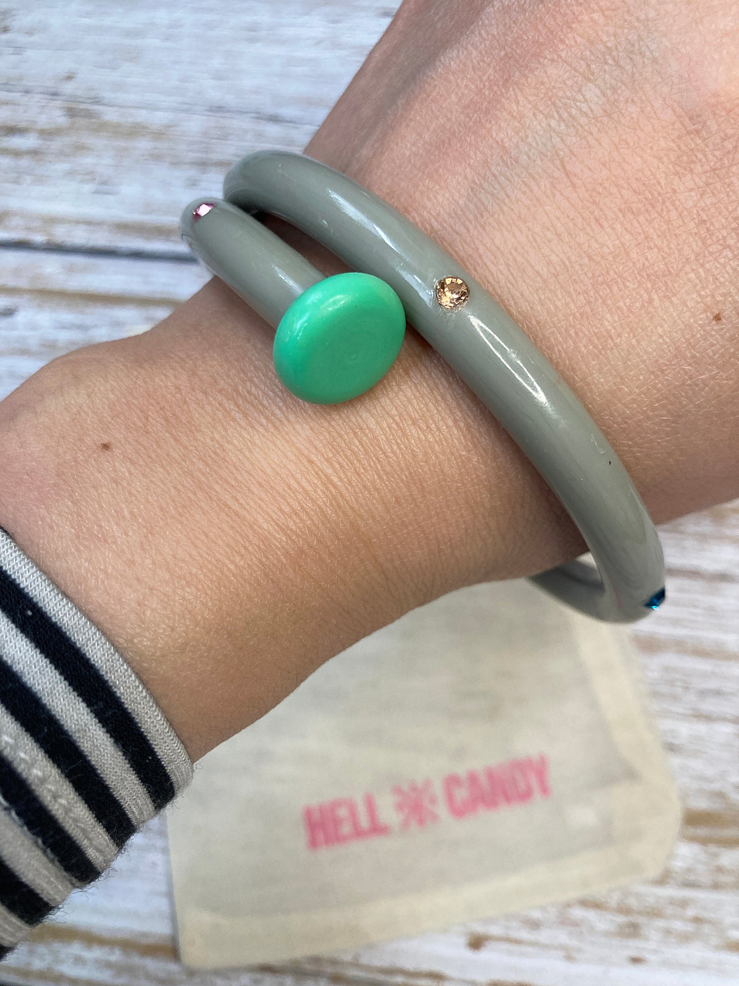 Hellcandy | Knitting Bangle - grey with rainbow rhinestones