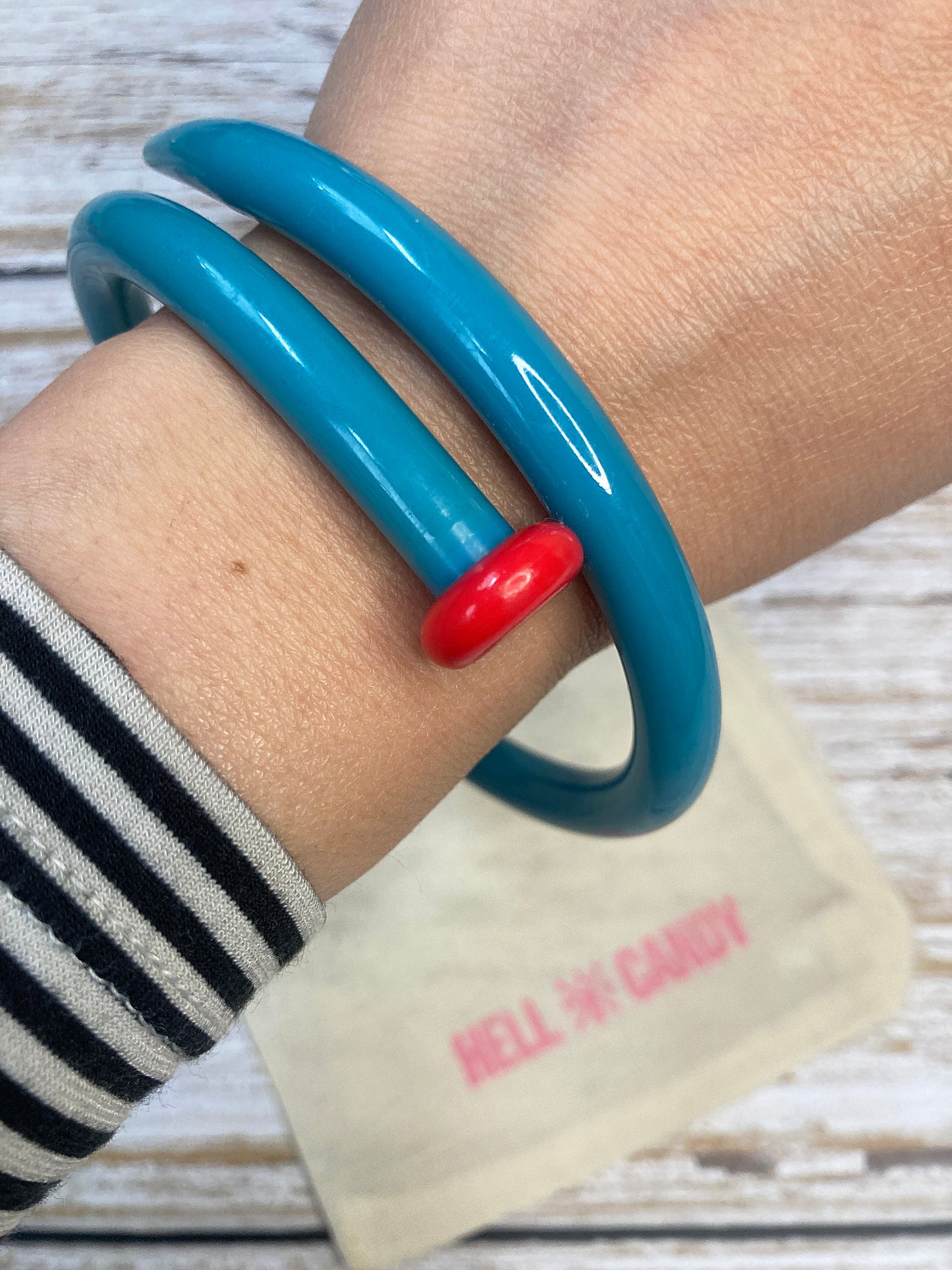 Hellcandy | Knitting Bangle - blue with rainbow stitch markers