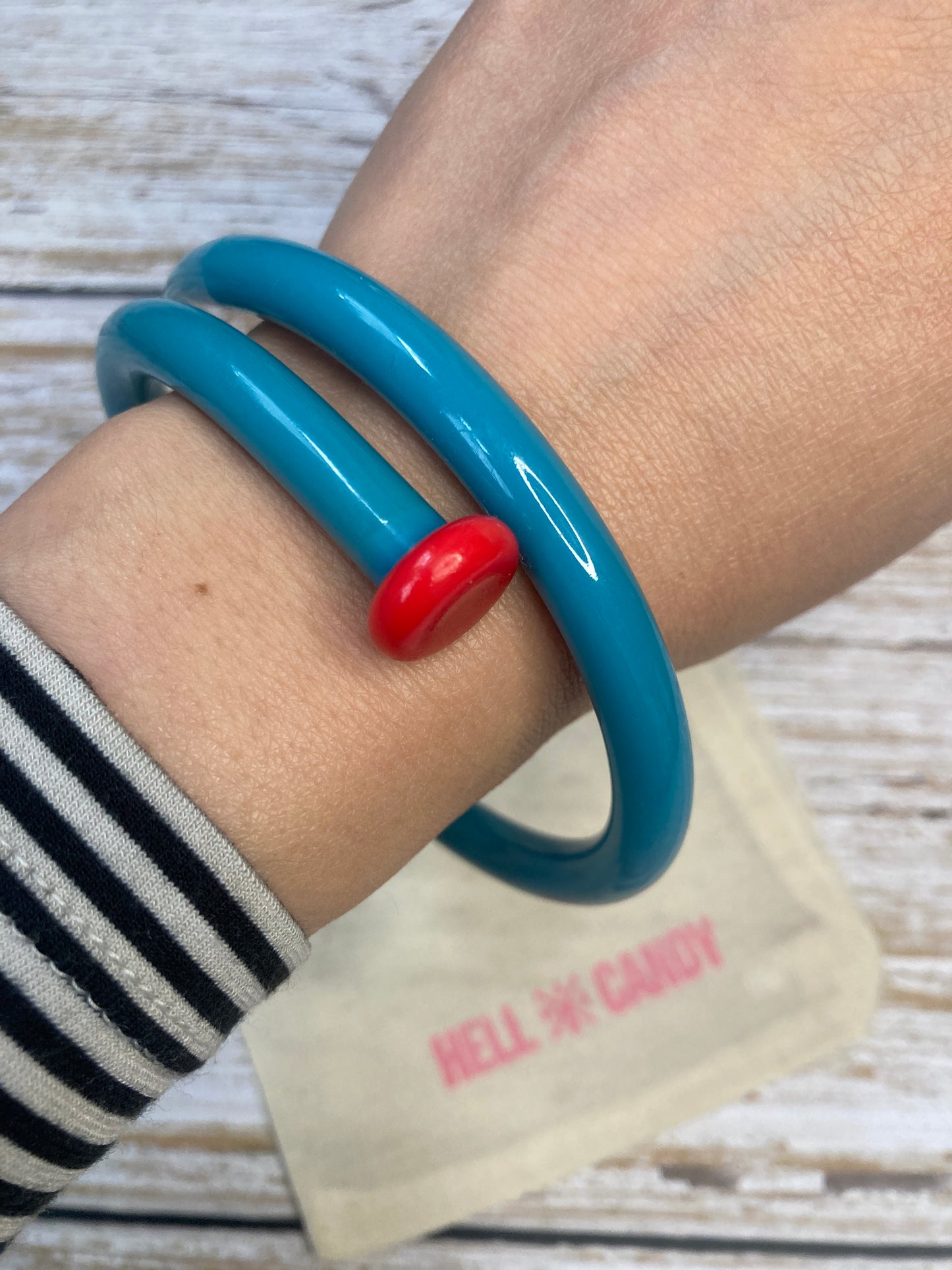 Hellcandy | Knitting Bangle - blue with rainbow stitch markers