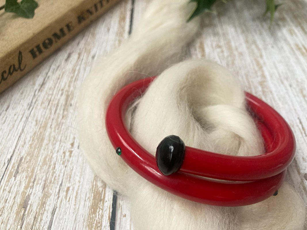 Hellcandy Vintage Knitting Bangle - Festive Special - dark red with dark green rhine stones