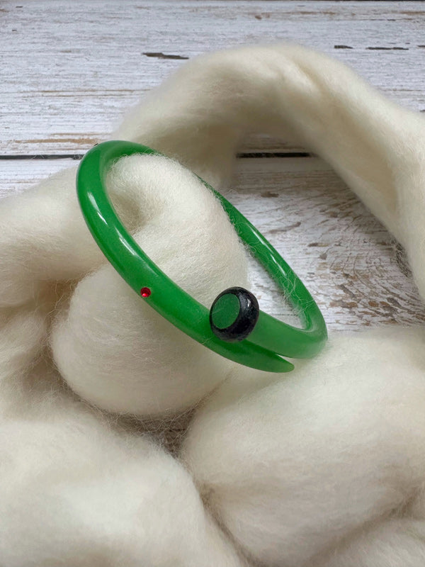 Hellcandy Vintage Knitting Bangle - Festive Special - small dark green bangle with red rhine stones