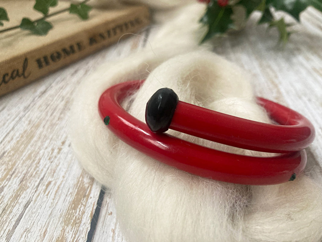 Hellcandy Vintage Knitting Bangle - Festive Special - dark red with dark green rhine stones